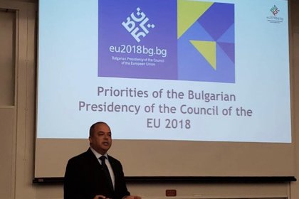 Лекция на Иван Анчев пред студенти от университета „Де Пол” 